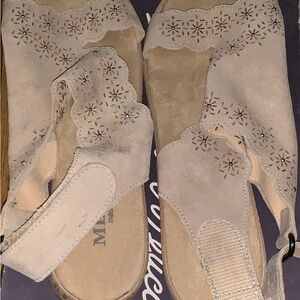 Sesto Meucci Made in Italy Suede Sandals Women’s 9 New With Box